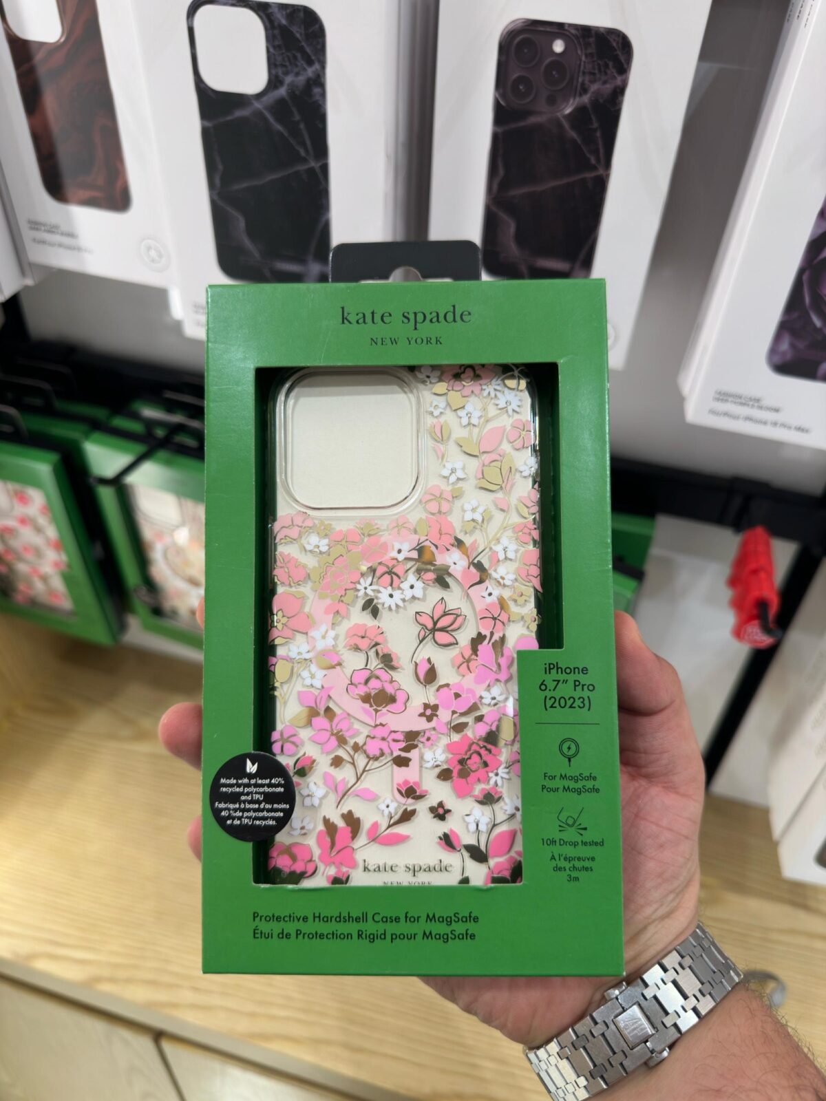 B103010118904 KATE SPADE NEW YORK HARDSHELL CASE MAGSAFE IPHONE15 PRO MAX (KSIPH-279-FWBPO) - الصورة 1